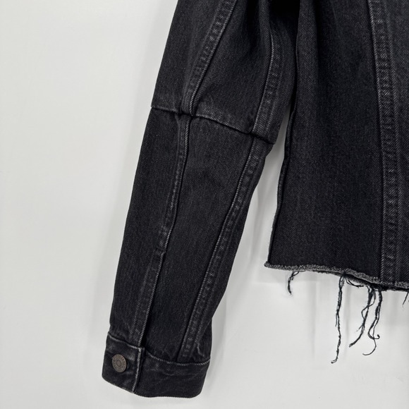 Levi's Denim Trucker Jacket Women‎ Small Black Denim Button Front Altered Design - Picture 3 of 13